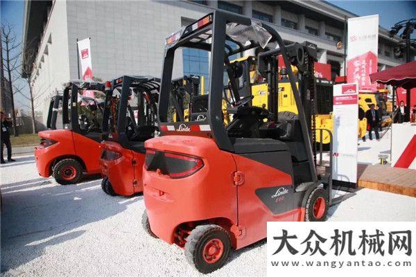 行業(yè)金罐獎雪中一抹紅?林德叉車亮相濰柴動力2020年商務(wù)林德榮