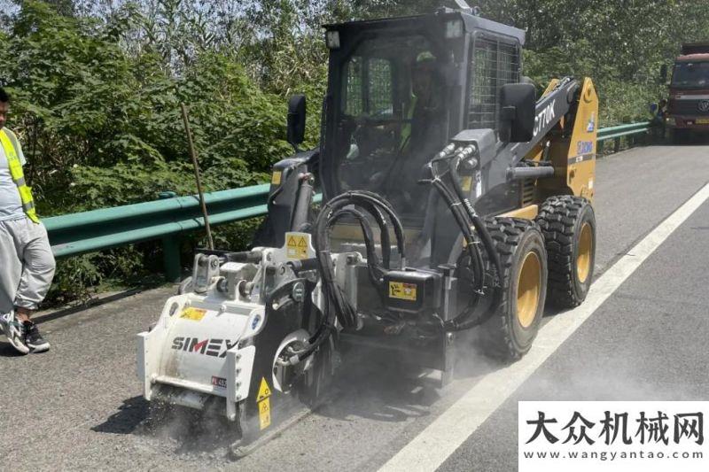 政道德講堂跨界出圈！徐工滑移裝載機(jī)驚艷道路養(yǎng)護(hù)領(lǐng)域西筑公