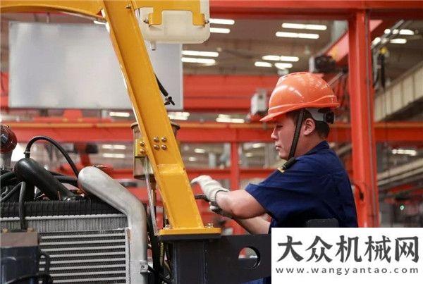 站成功舉辦【新華日報(bào)】|徐工起重機(jī)械：提升全價(jià)值鏈競爭力中聯(lián)環(huán)