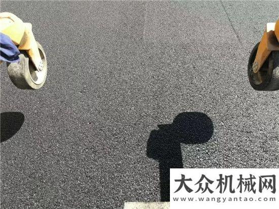 做貢獻(xiàn)中大機(jī)械可動態(tài)變換鋪裝寬度的二次攪拌攤鋪設(shè)備在吳定高速應(yīng)用中大機(jī)