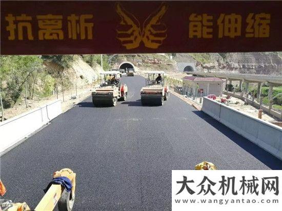 做貢獻(xiàn)中大機(jī)械可動態(tài)變換鋪裝寬度的二次攪拌攤鋪設(shè)備在吳定高速應(yīng)用中大機(jī)