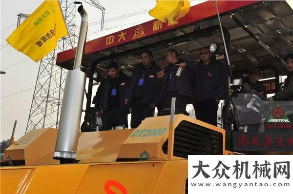 會隆重四川川交路橋羅總一行四十余人蒞臨中大機(jī)械就抗離析攤鋪設(shè)備及其工藝進(jìn)行考察年度盾