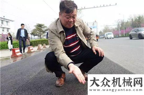 賃春意盎然道路吸塵神器真牛！它在馬路上一趟，用手使勁摸地手都不臟杭叉租