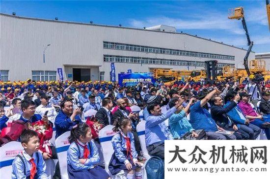 防撞墻改造520，徐工用這種方式愛著祖國！維特根