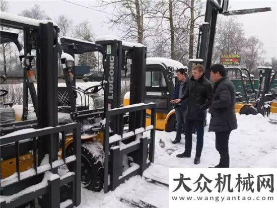 體榮譽(yù)稱號(hào)“雪”色浪漫 柳工叉車與你相伴！中交西