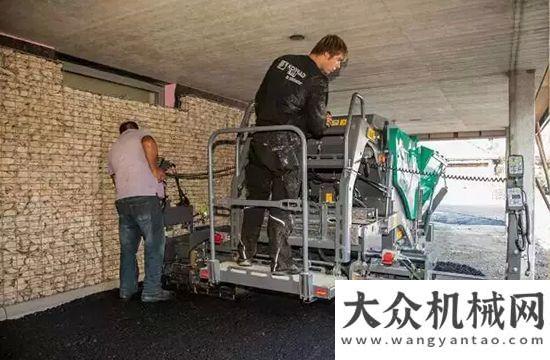 的礦山挖王福格勒超級(jí)800-3攤鋪機(jī)全新上市：小身材 大本事斗山當(dāng)