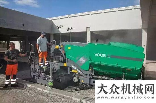 的礦山挖王福格勒超級(jí)800-3攤鋪機(jī)全新上市：小身材 大本事斗山當(dāng)