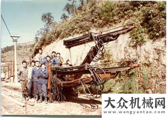 賽大展風(fēng)采PK國(guó)際領(lǐng)先品牌，山河智能露天液壓鉆車再交完美答卷玉柴名