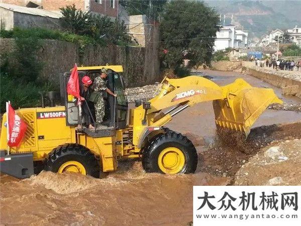 它的厲害勁75年堅(jiān)定同行，他們是軍隊(duì)的鋼鐵后盾！徐工就