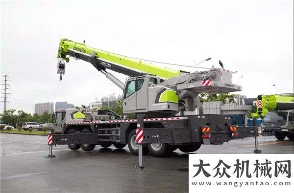 人皆可不凡中聯(lián)重科：首批ZTC800V653汽車(chē)起重機(jī)順利交付用戶(hù)！德基機(jī)