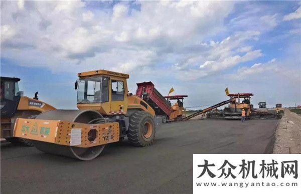 載機(jī)測試賽新建水穩(wěn)三層變兩層雙機(jī)組同步大厚度連鋪連壓，初凝期內(nèi)54cm厚一次整體成型在吉林松通高速應(yīng)用唯一受