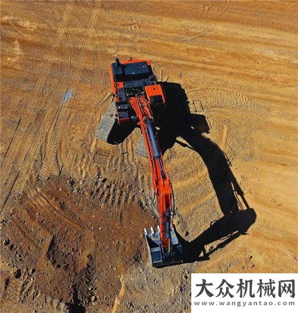 級(jí)車(chē)型獎(jiǎng)項(xiàng)閃耀美利堅(jiān)！斗山蟬聯(lián)EquipmentWatch大獎(jiǎng)！高效物