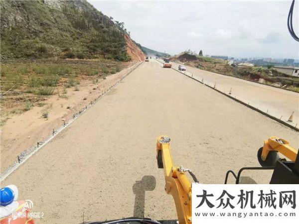 桃源式工廠廣西路橋集團(tuán)購買中大Power KDT2000抗離析攤鋪機(jī)助力云南保山東南繞城高速重慶小