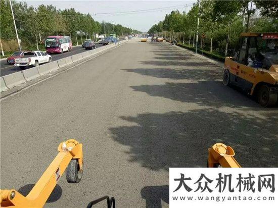 線市場山東鄆城公路新購中大抗離析 超大型 變形金剛結(jié)構(gòu)攤鋪機超大寬度水穩(wěn)攤鋪展示憑什么