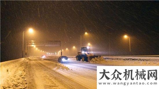 身姿最美麗除雪保暢通，國(guó)機(jī)重工在行動(dòng)！徐工基