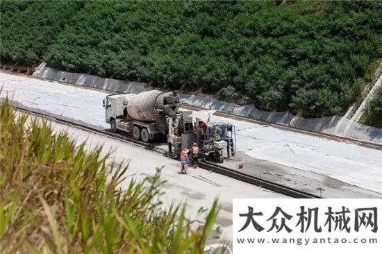 一體化項目靈活度越高 能力也就越大 — 維特根 SP 15 滑模攤鋪機中聯(lián)環(huán)