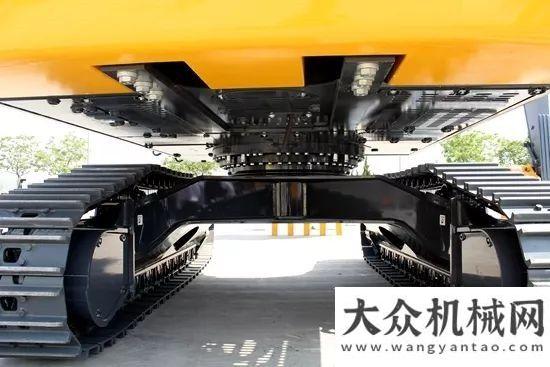 去更加絢爛愈大愈強助變革 約翰迪爾E400LC新品挖掘機(jī)下線發(fā)布三一重