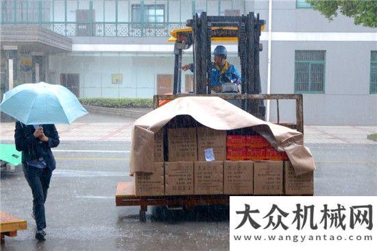 的戰(zhàn)狼征程大雨滂沱里，員工們分享中秋喜悅凱斯軍