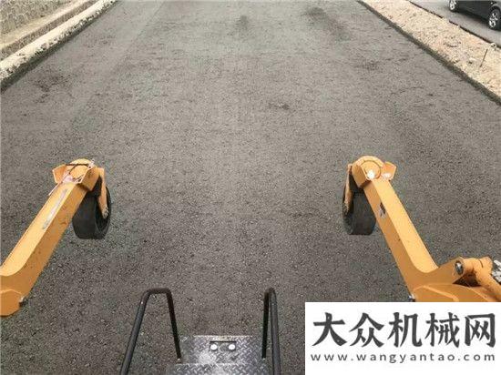 鋪效果良好中大機(jī)械助力林大公路獲各級領(lǐng)導(dǎo)好評中大機(jī)