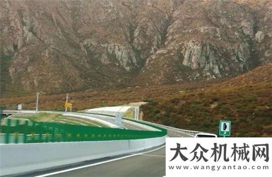 的機(jī)達(dá)剛路機(jī)：獻(xiàn)禮的西藏“最美高等級(jí)公路”與它的小伙伴們凱斯滑