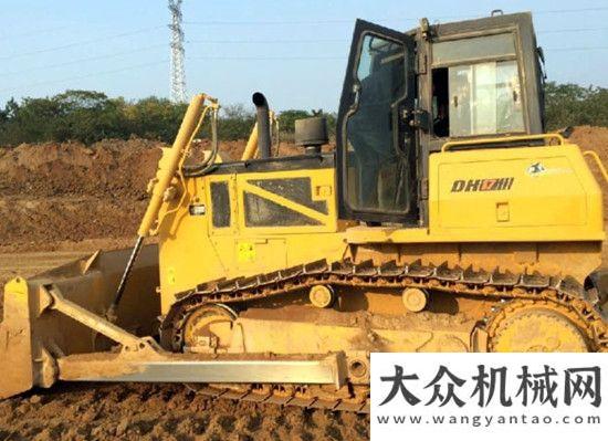 的推土專家萬千工程，山推為您再添施工利器——DH17全液壓推土機宣工推