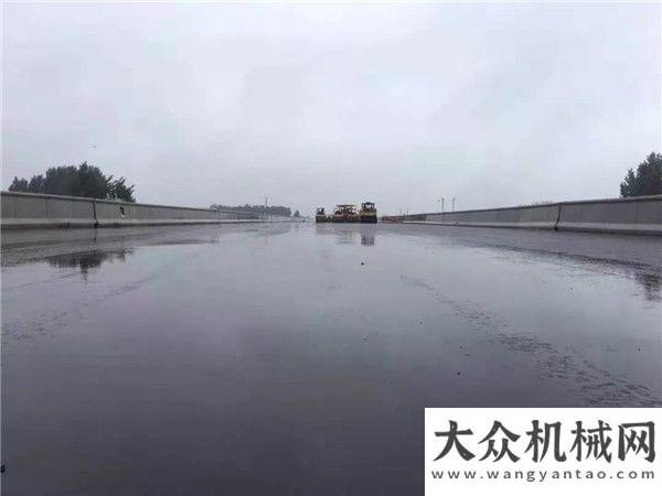 濟青高速小許家高架橋瀝青沙雨后效果?