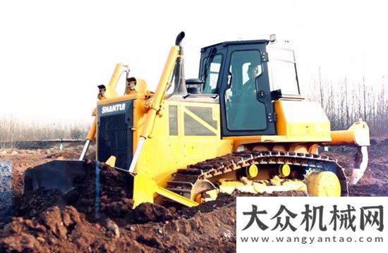 的推土專家萬千工程，山推為您再添施工利器——DH17全液壓推土機宣工推