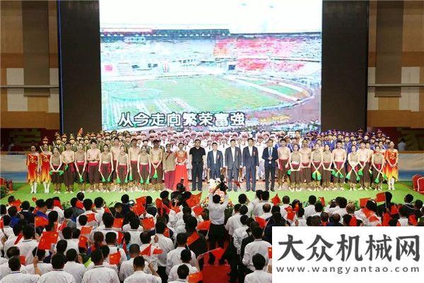 日成功舉辦慶祝方圓集團(tuán)二十六建廠四十九文藝晚會舉行林德中