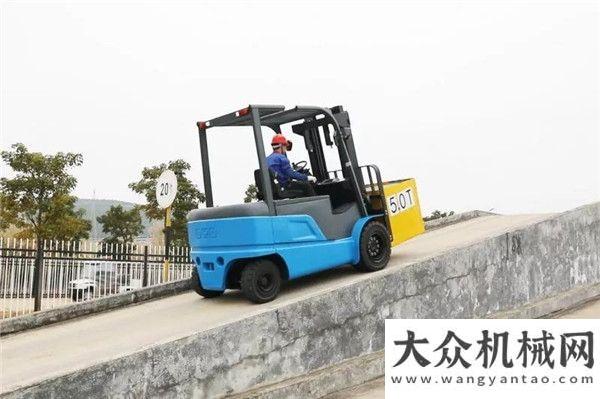 題日活動市場新“寵兒”：比亞迪5噸電動平衡重叉車柳工叉