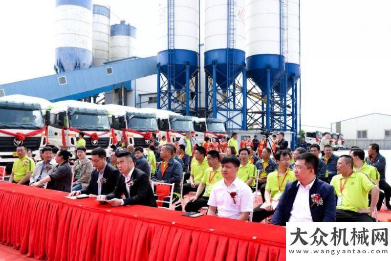 靚麗風(fēng)景線雷薩攪拌車交車儀式暨大連金基&大連藝騰合作十年慶典隆重舉行徐工巴