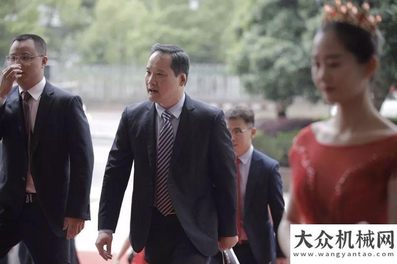 路上的之歌三一重卡董事長(zhǎng)梁林河全國(guó)服務(wù)商演講視頻三一匠