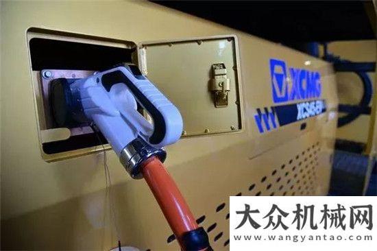 車市場潮流徐工世界首臺純電動正面吊實戰(zhàn)2000小時紀(jì)實漢馬旗