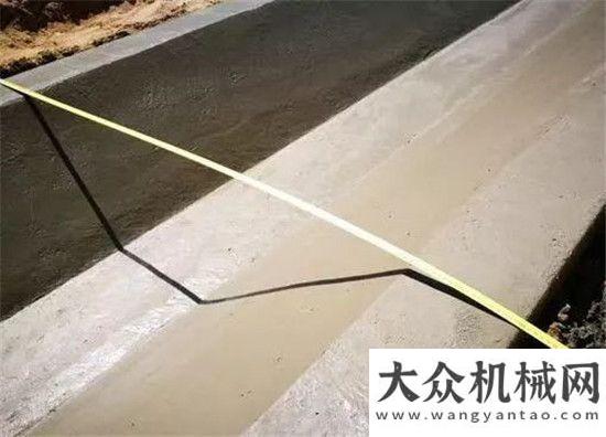 續(xù)闊步向前維特根SP 15滑模攤鋪機(jī)高海拔、大寬度攤鋪排水溝山東臨