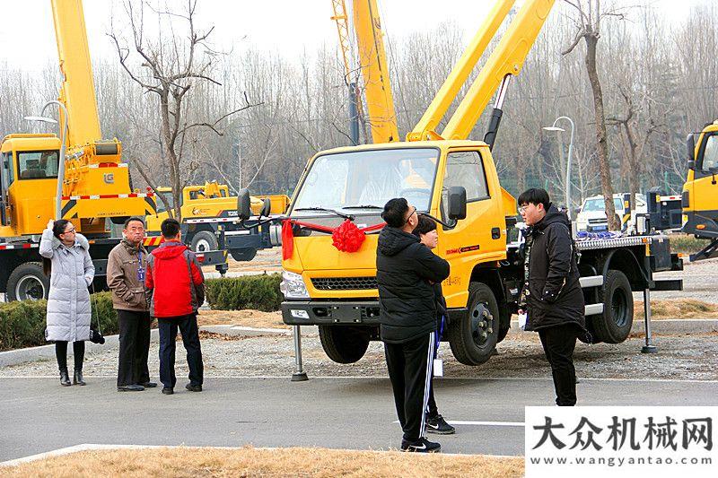 寒測(cè)試來了萬臺(tái)榮耀 開新紀(jì)元 安徽柳工吹響在齊魯大地跨越式發(fā)展的號(hào)角直面大