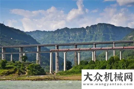 錨錠塊工程助力奇跡，柳工起重機(jī)參與渝懷鐵路復(fù)線施工五臺(tái)寶