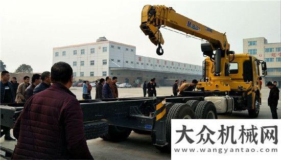 都知道幾個(gè)河南地區(qū)漢風(fēng)隨車起重運(yùn)輸車產(chǎn)品推介會(huì)隆重舉行刷爆朋