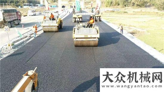 湖南河池-百色路面c標(biāo)瀝青下面層實驗路順利開鋪！