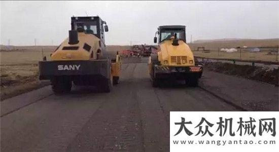 落徐工道路軍工品質(zhì)丨國內(nèi)首臺“沖鋒消防車”勝利下線，三一重工為獻禮！徐州市