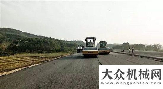 落徐工道路軍工品質(zhì)丨國內(nèi)首臺“沖鋒消防車”勝利下線，三一重工為獻禮！徐州市