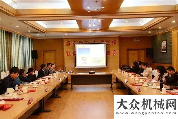 速公路山東小記者聯(lián)盟2017年年會(huì)在方圓集團(tuán)徐工攤