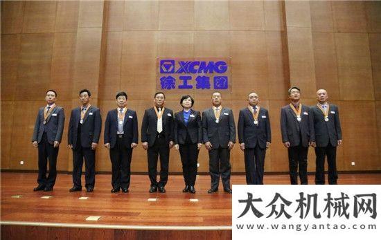 再添新動(dòng)力在徐工“珠峰登頂”的事業(yè)中以新要求譜寫(xiě)新篇章中聯(lián)重