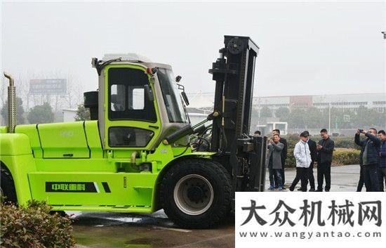 會圓滿結(jié)束中聯(lián)重科叉車：新年新氣象，老板關(guān)愛送祝福！中聯(lián)環(huán)