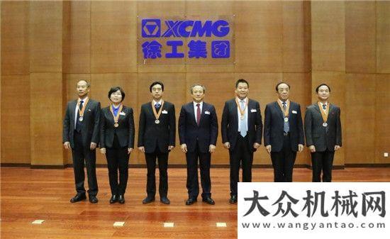 再添新動(dòng)力在徐工“珠峰登頂”的事業(yè)中以新要求譜寫(xiě)新篇章中聯(lián)重