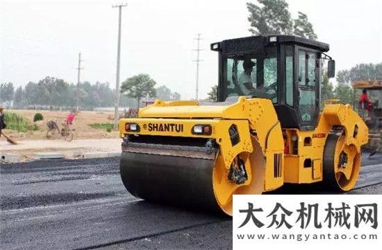 區(qū)考察調(diào)研山推道路機(jī)械一季度大幅增長：高端精準(zhǔn) 更“懂”用戶需求中