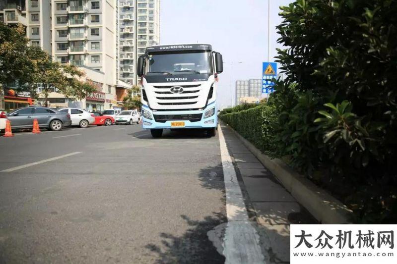 筑在行動六福建海山：兩臺重型道路污染清除車亮相鄭州，路面像新鋪的中交西