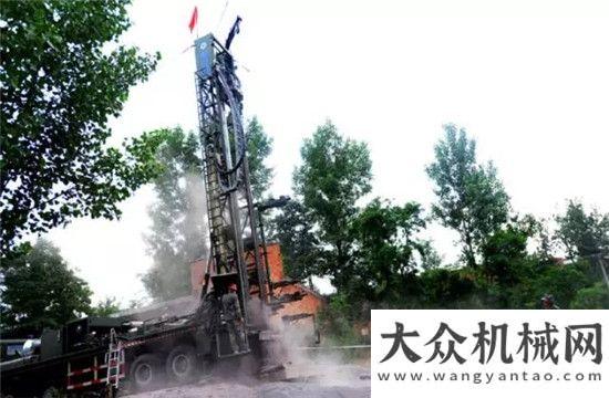 當(dāng)武林盟主火箭軍某攜徐工水井鉆機(jī)為駐地村莊開挖“井”圖解微