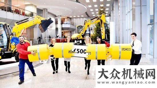 口力拔頭籌歡慶圣誕節(jié)！JCB 員工每人500英鎊！品