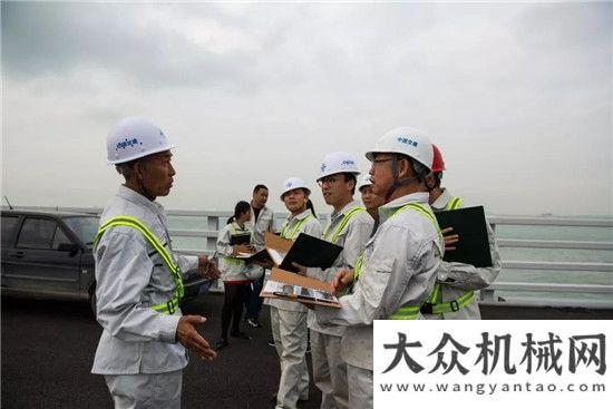 膠輪壓路機輝煌 榮耀中大 ——中大機械攤鋪機圓夢港珠澳大橋岳陽市