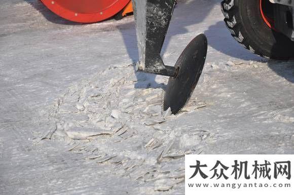 南彌勒站“暗冰”當?shù)佬新冯y，山貓除冰器為您保駕護航！成工重