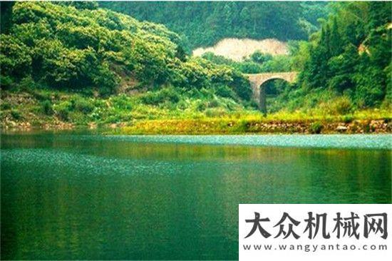 戶中東地區(qū)中交西筑SG4000攪拌設(shè)備中標(biāo)嵊州全廠房公路養(yǎng)護(hù)研發(fā)示范項(xiàng)目鐵拓機(jī)